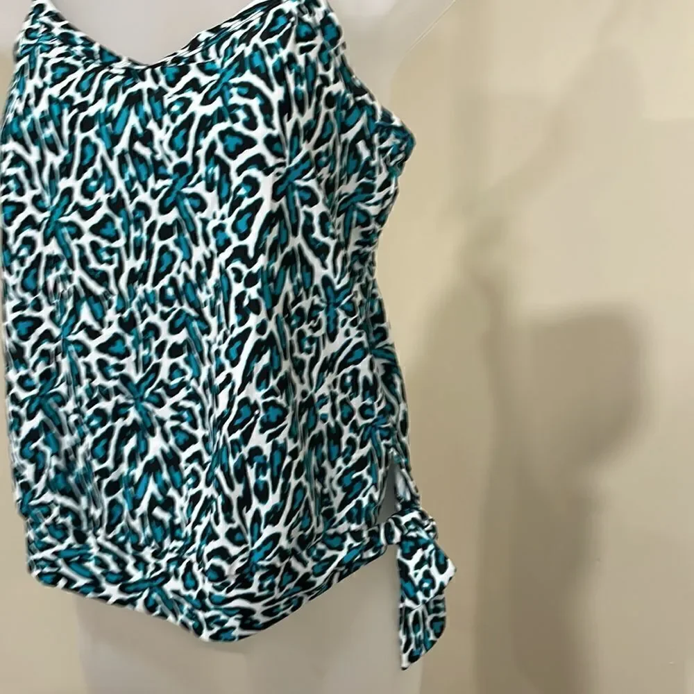 NWOT Jaclyn Smith Leopard Tankini Swim Top.  Size 6 S small
